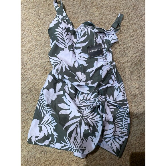 NWT AIDONGER sage green one piece swimsuit Size M with built in bra. Classy fit. - Picture 7 of 12